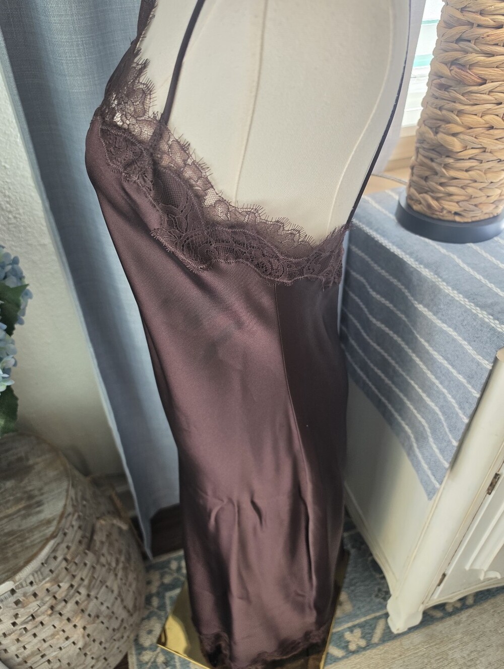 Asymetrical Satin Lace Dress - Picture 4 of 8
